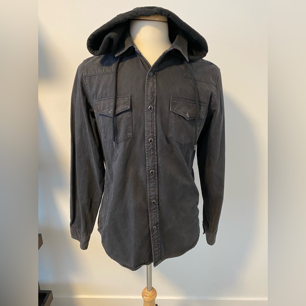 GUESS Men’s Size Medium Black Snap Button Western Shirt with Detachable Hood